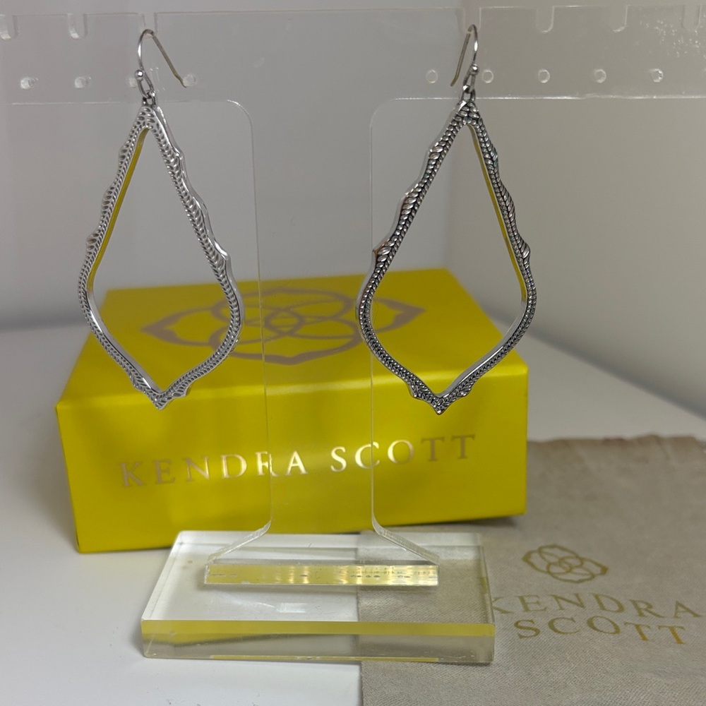 Kendra Scott Silver Openwork Teardrop Earrings with Kendra Scott belt bag.
